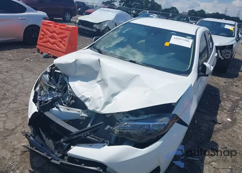 2018 Toyota Corolla Le z USA, uszkodzony, nr VIN 5YFBURHE5JP738790